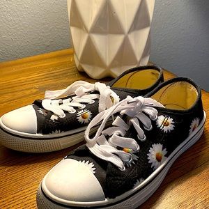 This are very comfortable shoes that you can wear every day.